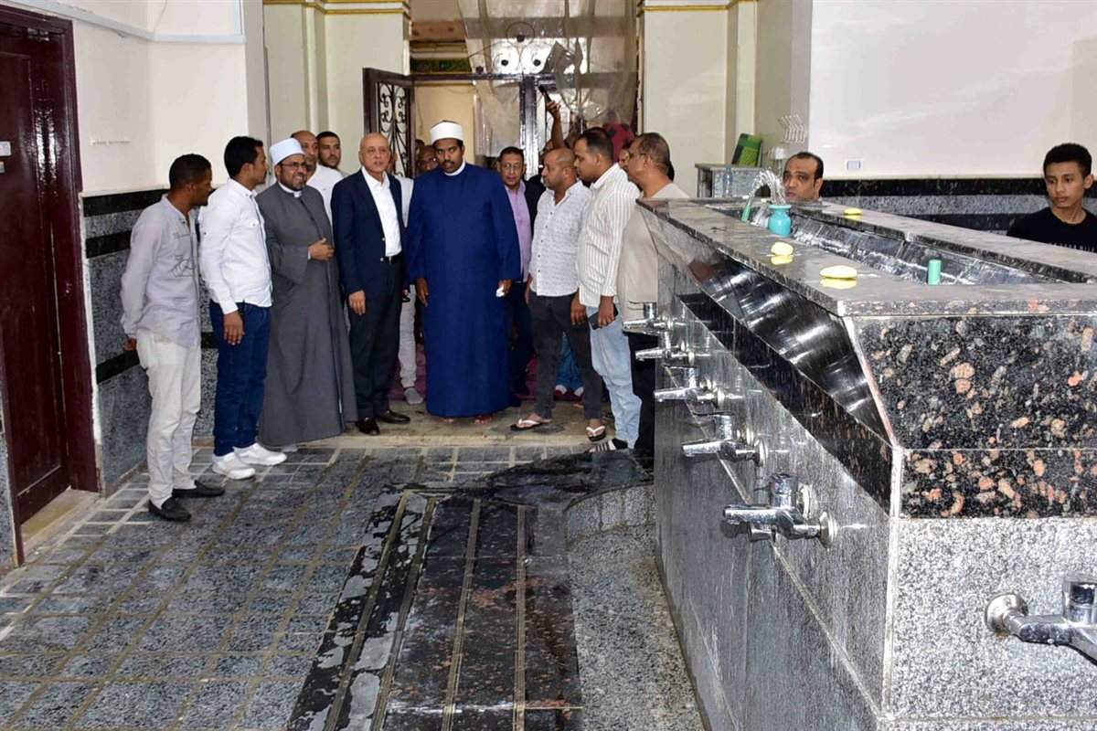 محافظ الأقصر وتطوير مسجد احمد النجم 