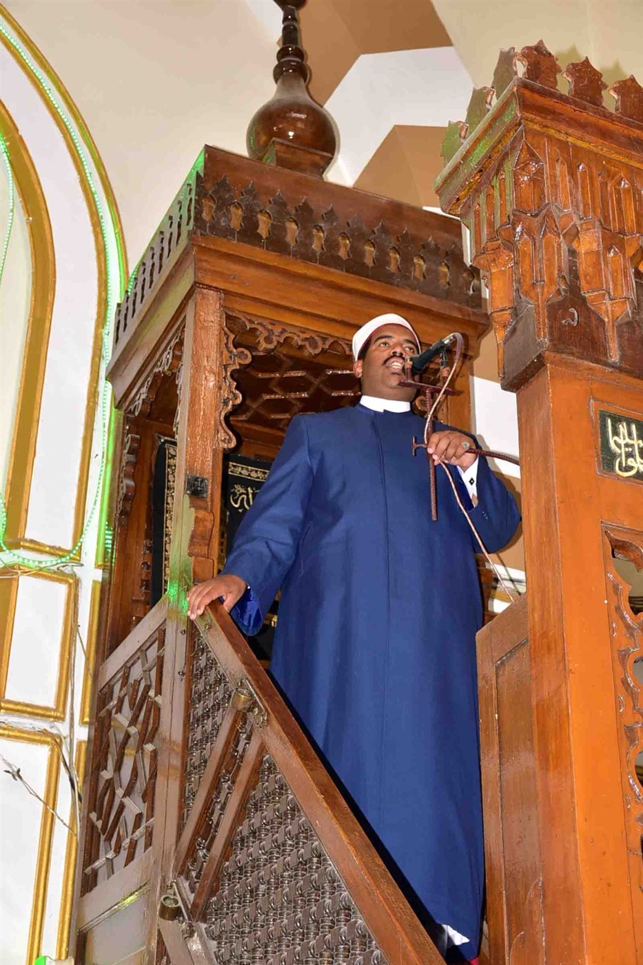 محافظ الأقصر وتطوير مسجد احمد النجم 