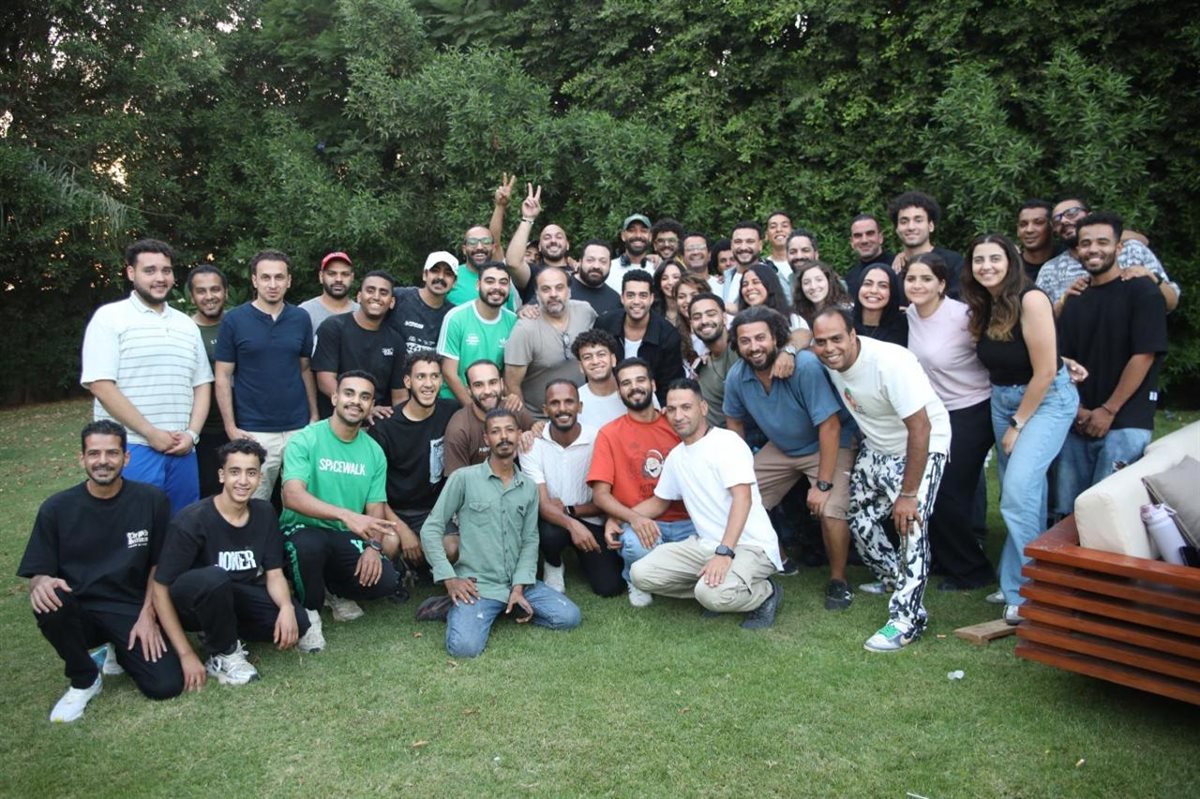 أسرة حكاية فلاش باك يحتفلون بـ انتهاء التصوير وينتظرون طرح العمل