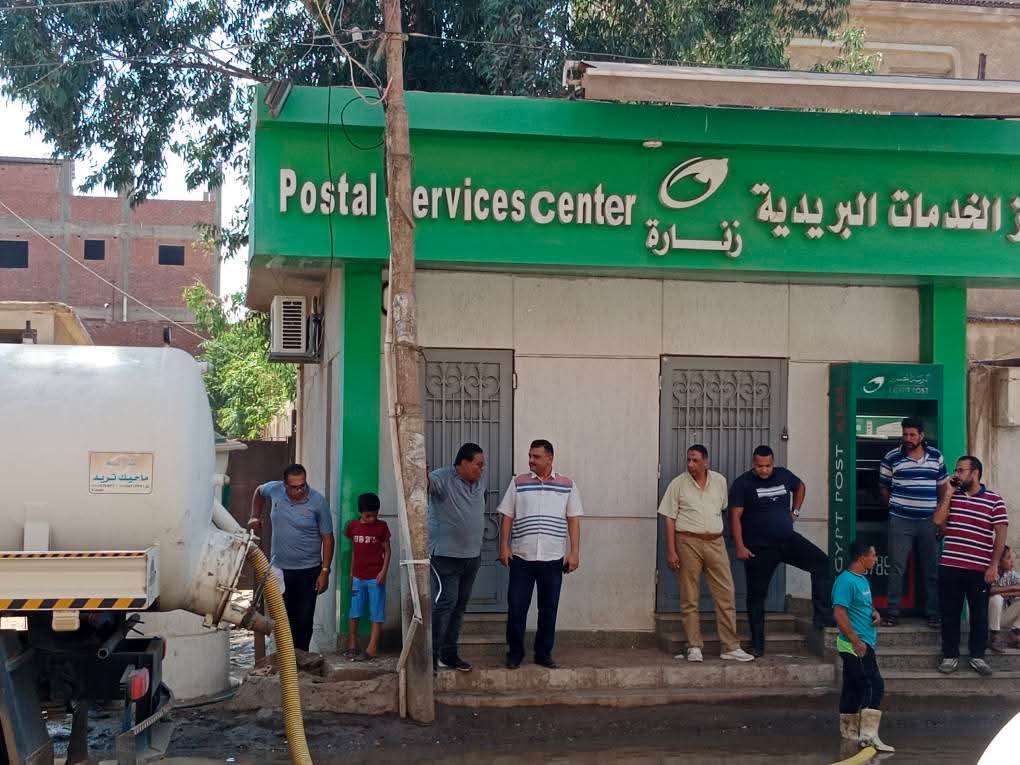 التعامل مع انفجار خط مياه رئيسي في المنوفية&nbsp;