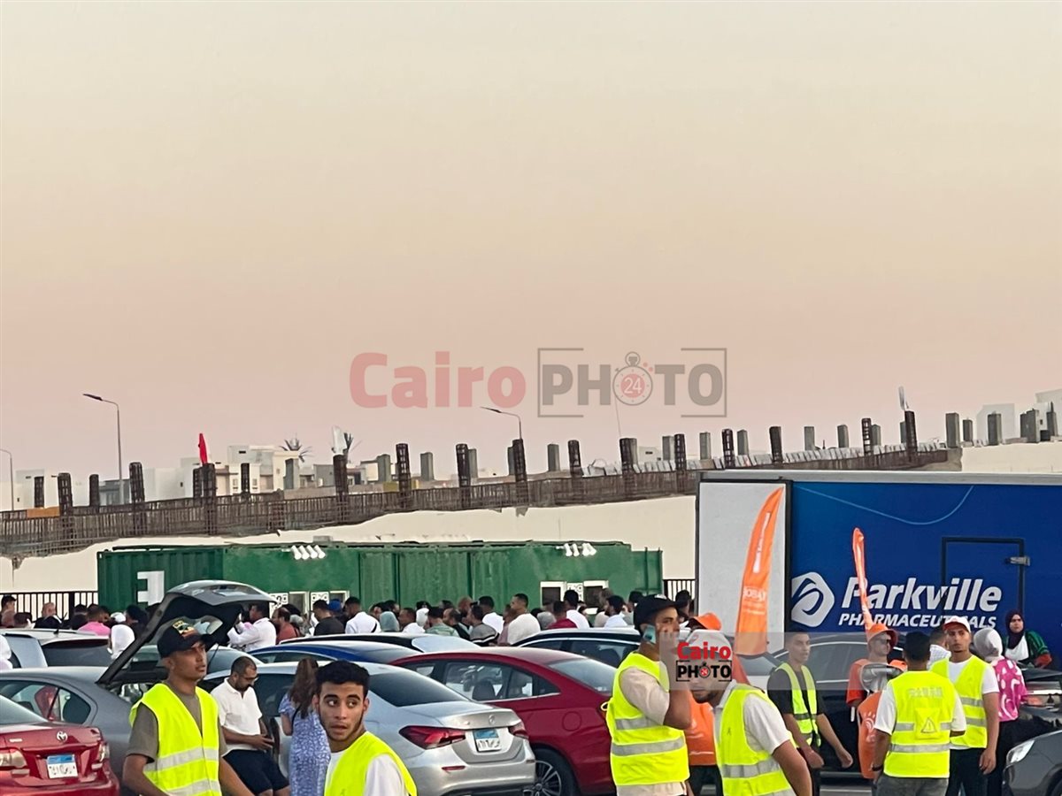 إقبال كبير.. توافد الجمهور على حفل أنغام أولى فعاليات مهرجان العلمين