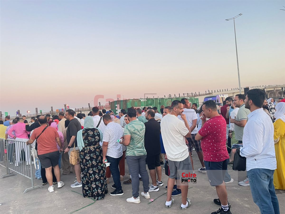 إقبال كبير.. توافد الجمهور على حفل أنغام أولى فعاليات مهرجان العلمين