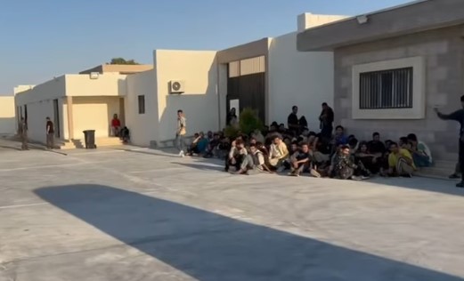 ترحيل 183 مصري من ليبيا