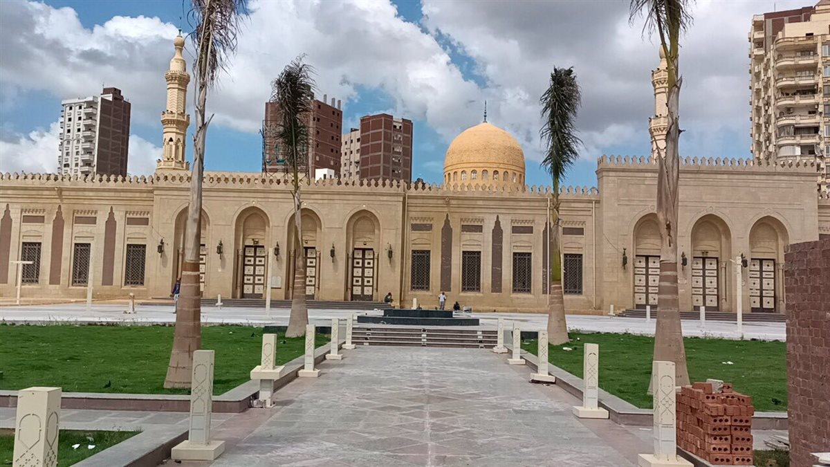 وزير الأوقاف ومفتي الجمهورية يفتتحان  مشروع تطوير ساحة مسجد سيدي إبراهيم الدسوقي بكفر الشيخ بالتعاون مع وزارة الثقافة