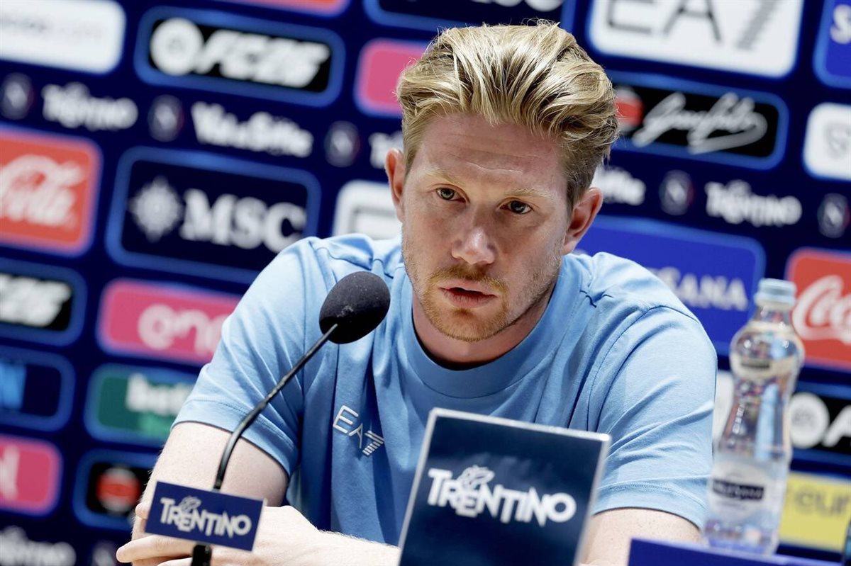 كيفين دي بروين لاعب فريق نابولي الإيطالي 