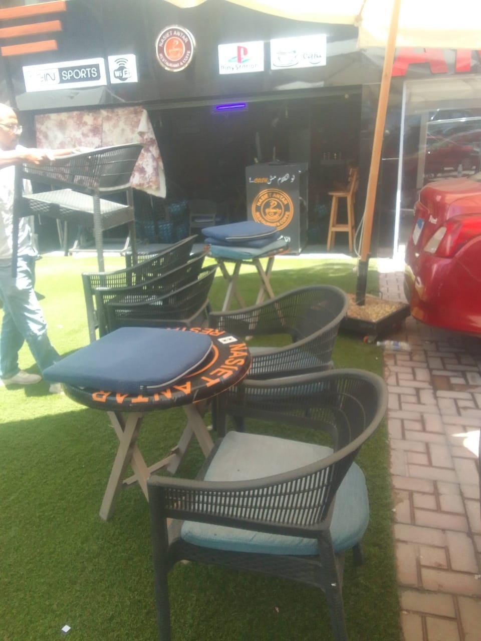 <strong>حملة مكبرة بشارع الطيران لإزالة الإشغالات من الكافيهات المخالفة</strong>