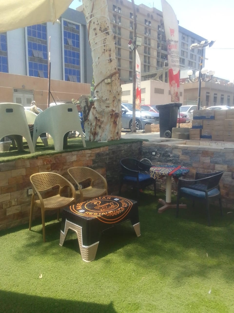 <strong>حملة مكبرة بشارع الطيران لإزالة الإشغالات من الكافيهات المخالفة</strong>