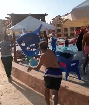 فحص أمن لفيديو يوثق لحظة سرقة أسرة والتعدي عليها داخل قرية أورلاندو 2 في العين السخنة