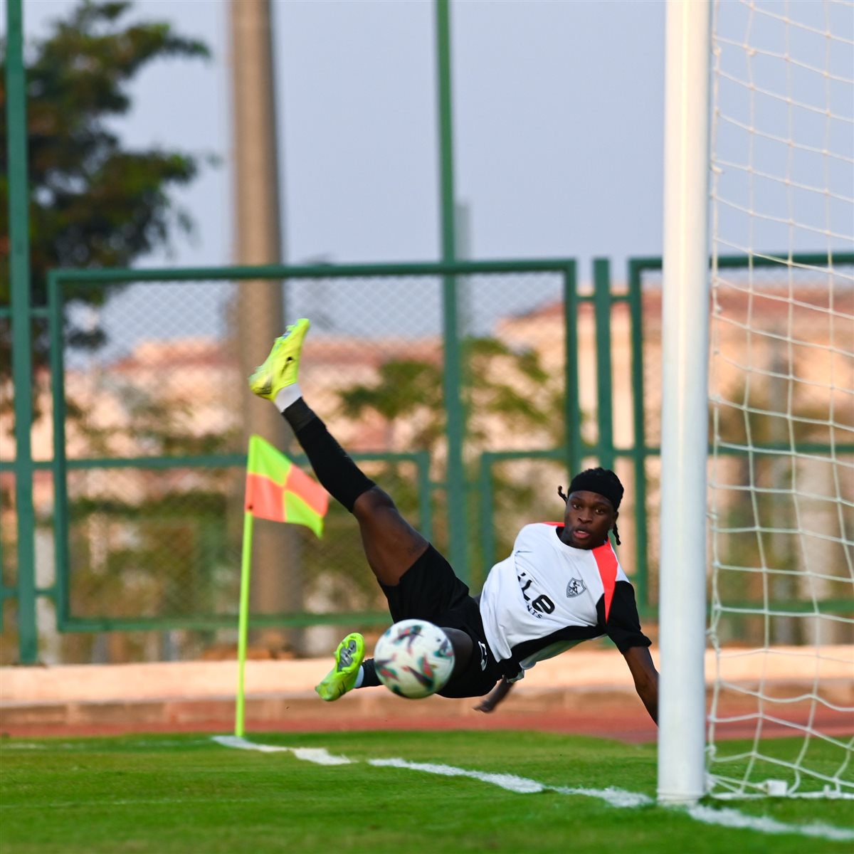 <strong>صور من مباراة الزمالك والشمس الودية </strong>