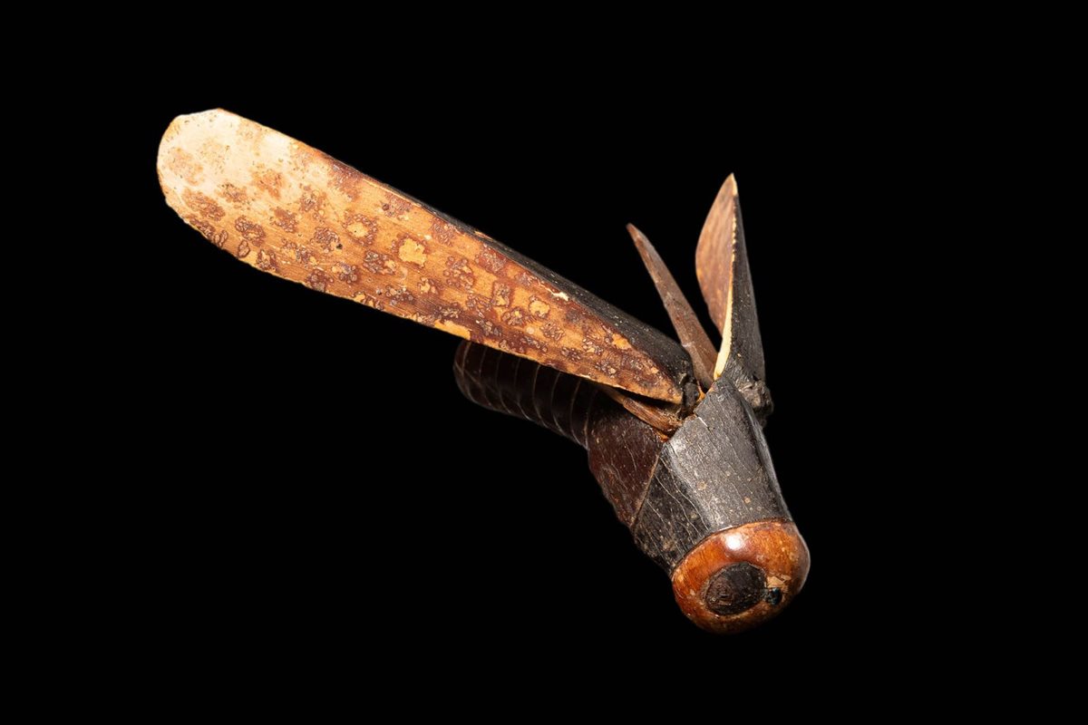 تحفة فرعونية على هيئة جرادة تُعرض في مزاد بلندن