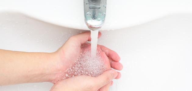 هل يجب الاستنجاء بالصابون