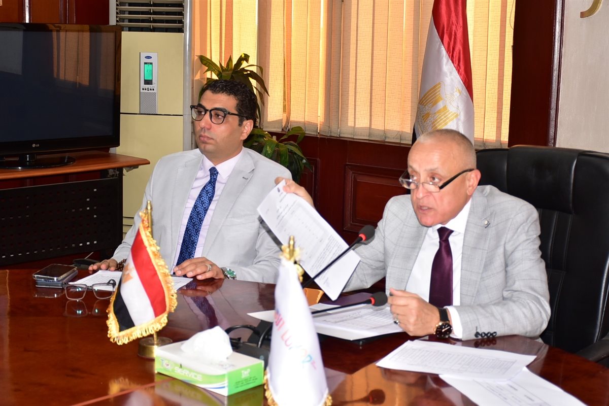 محافظ الأقصر يتابع منظومة التقنين