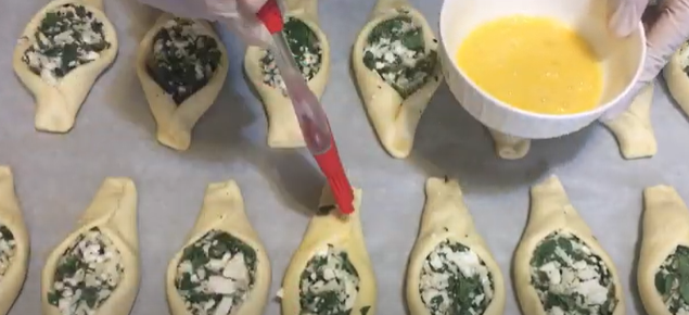 فطائر الزعتر بعجينة العشر دقائق