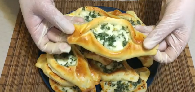 فطائر الزعتر بعجينة العشر دقائق