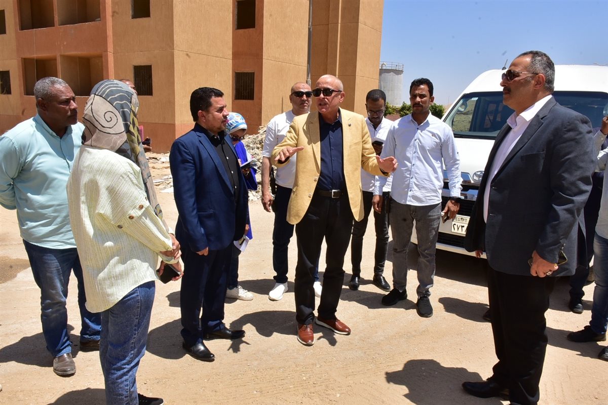 محافظ الأقصر يتفقد مشروعات بالطود 