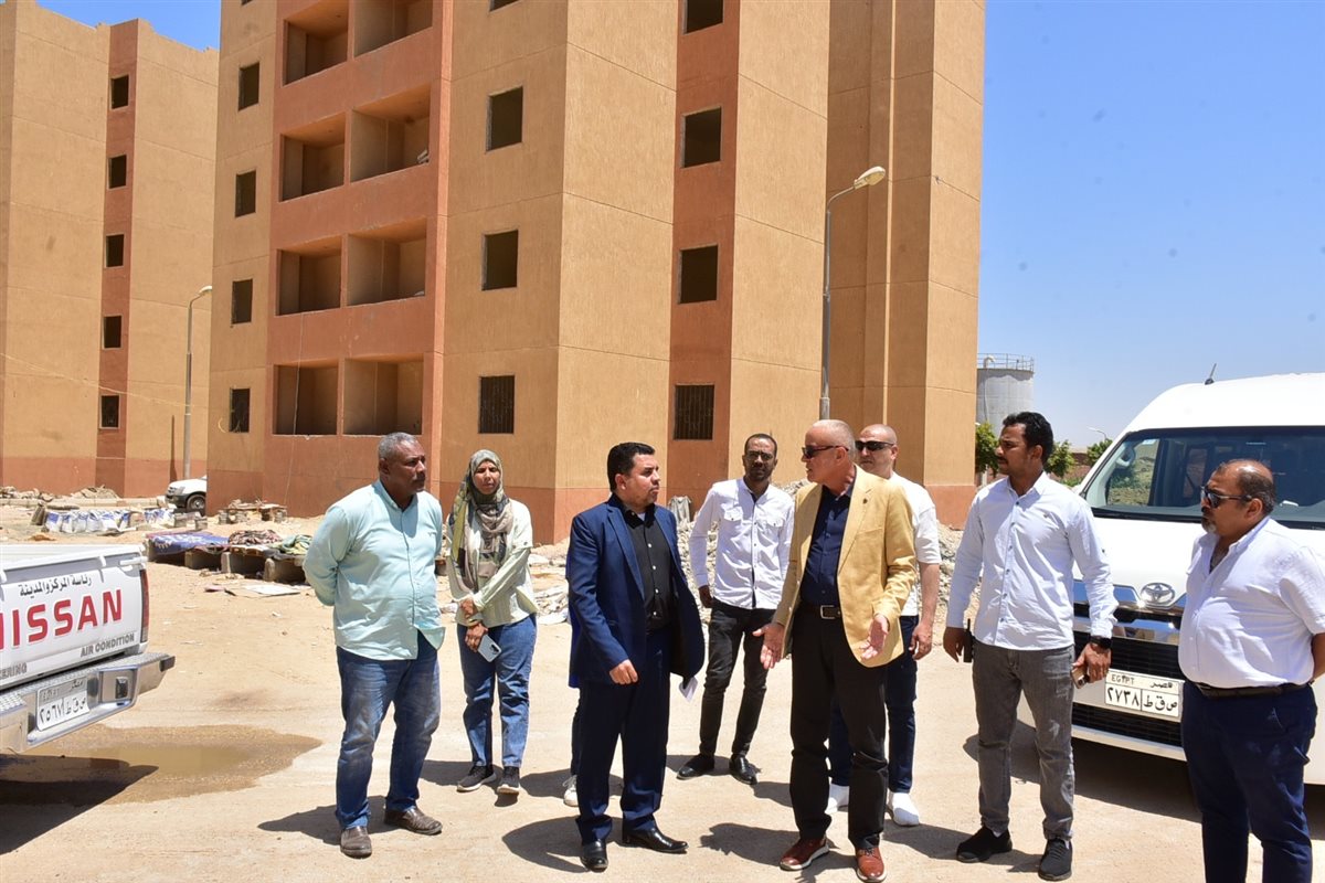 محافظ الأقصر يتفقد مشروعات بالطود 