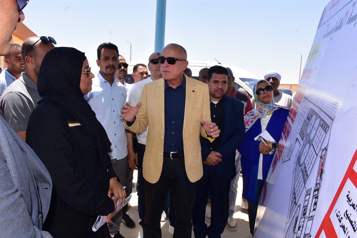 محافظ الأقصر يتفقد مشروعات بالطود 