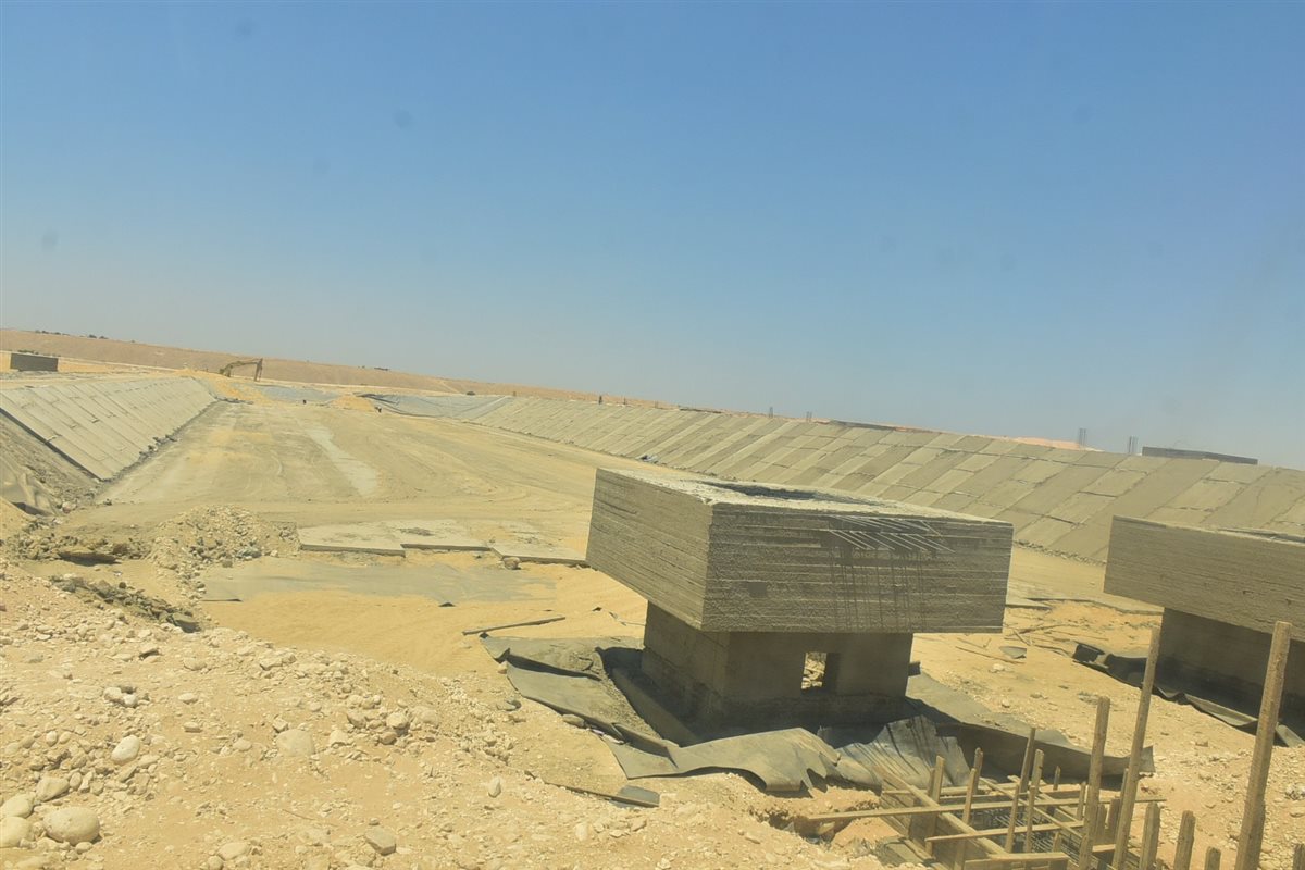 محافظ الأقصر يتفقد مشروعات بالطود 