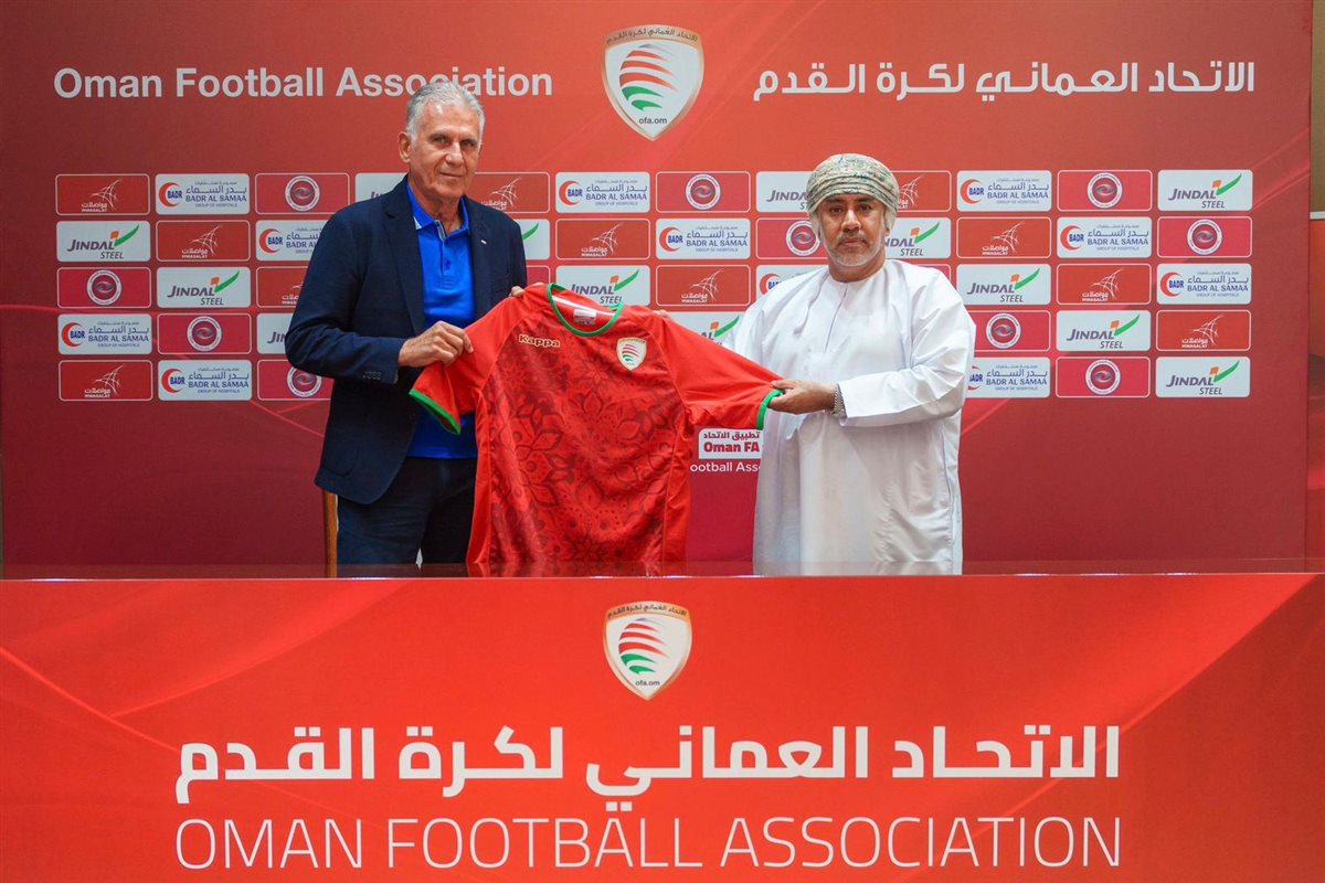 المدرب البرتغالي كاروس كيروش يوقع على عقود تدريبه لـ منتخب عمان لمدة عام واحد