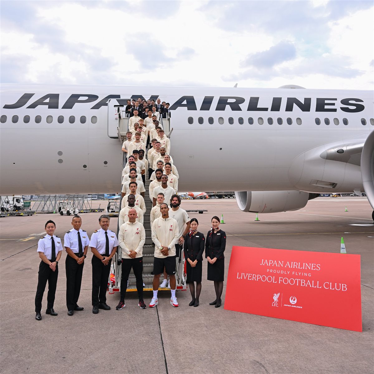 <strong>بعثة نادي ليفربول المتجهة إلى اليابان</strong>