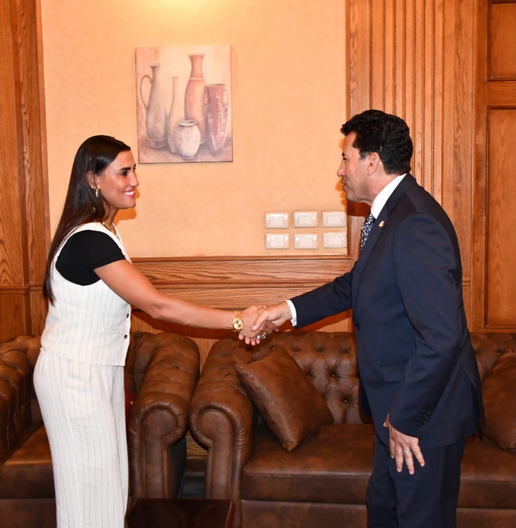 وزير الرياضة يستقبل الرئيس التنفيذي للاتحاد الدولي للاسكواش