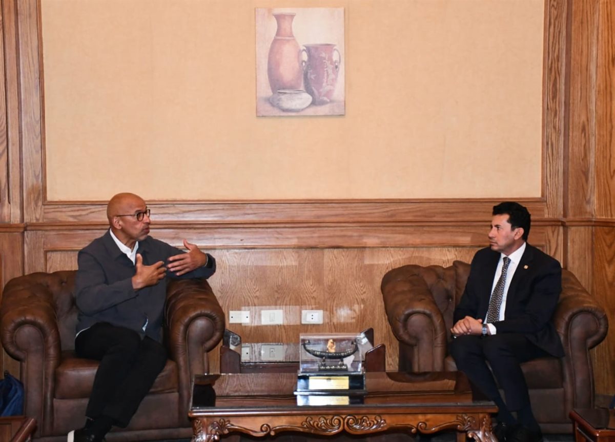 وزير الرياضة يستقبل الرئيس التنفيذي للاتحاد الدولي للاسكواش