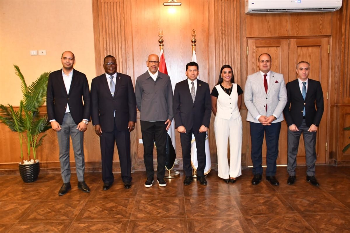 وزير الرياضة يستقبل الرئيس التنفيذي للاتحاد الدولي للاسكواش