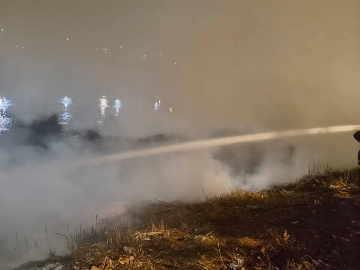 حريق بكمية هيش على الترعة الإبراهمية بأسيوط