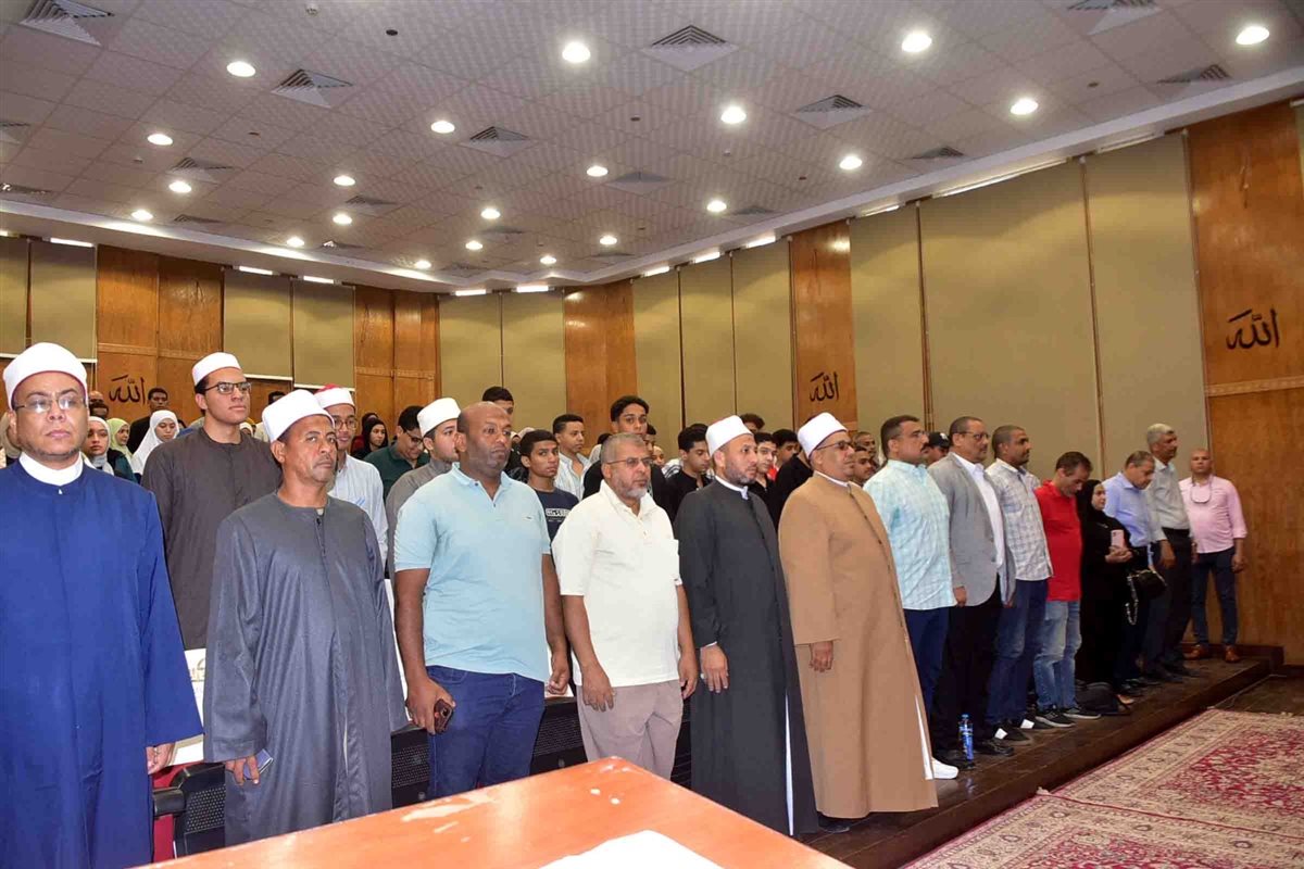 محافظ الأقصر ومبادرة لتأهيل طلاب الأقصر سياحيا