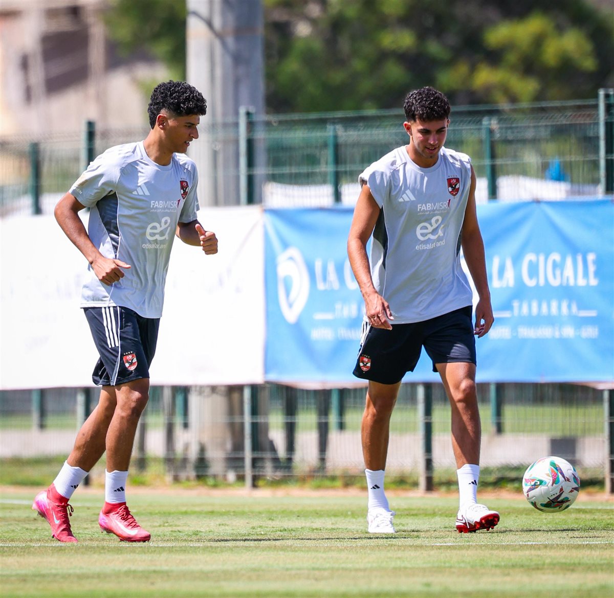 <strong>تألق ثلاثي الأهلي الشاب في معسكر الفريق بـ تونس</strong>