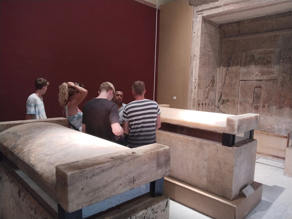 إقبال السائحين على المتحف المصري بالتحرير 