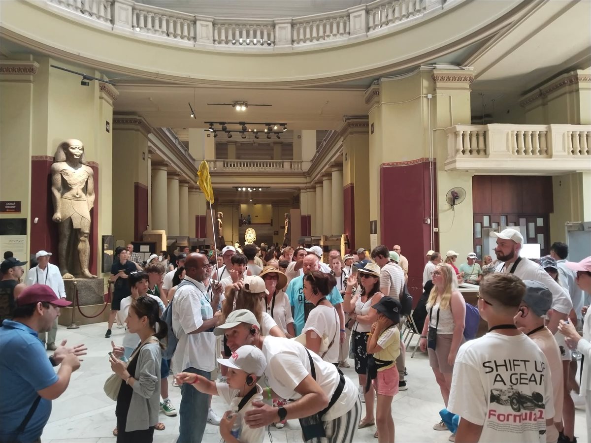 إقبال السائحين على المتحف المصري بالتحرير 