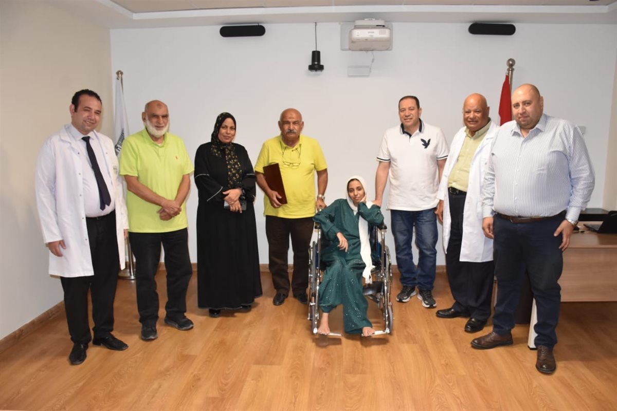 طالبة تقهر الالم  وتتفوق في الثانوية العامة