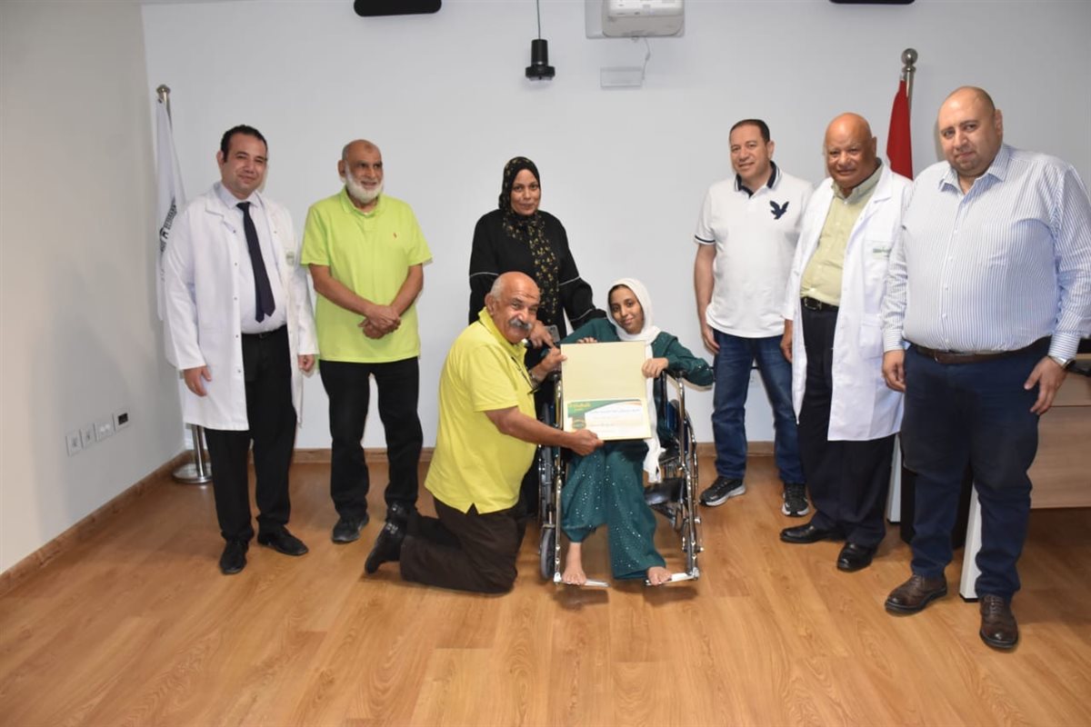 طالبة تقهر الالم  وتتفوق في الثانوية العامة