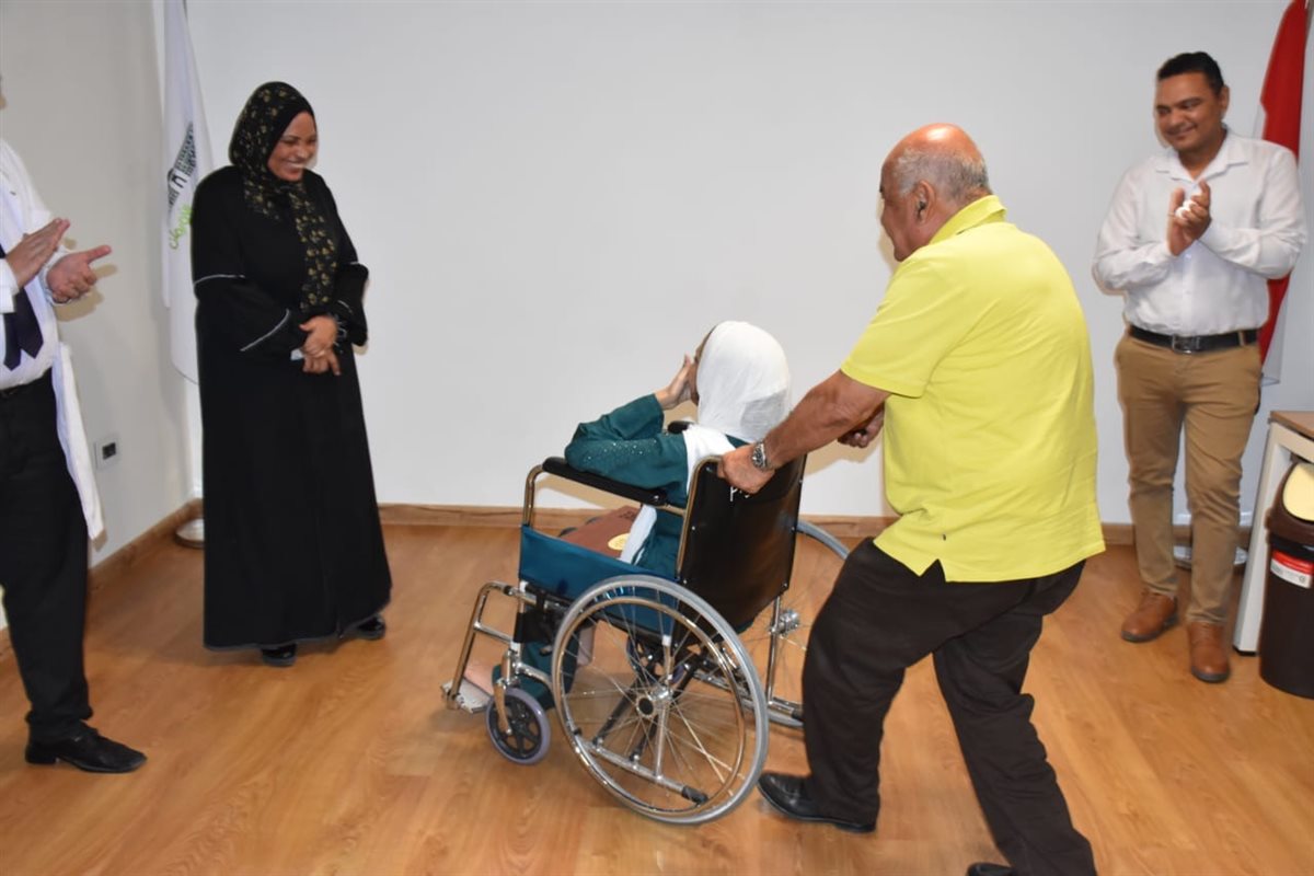 طالبة تقهر الالم  وتتفوق في الثانوية العامة