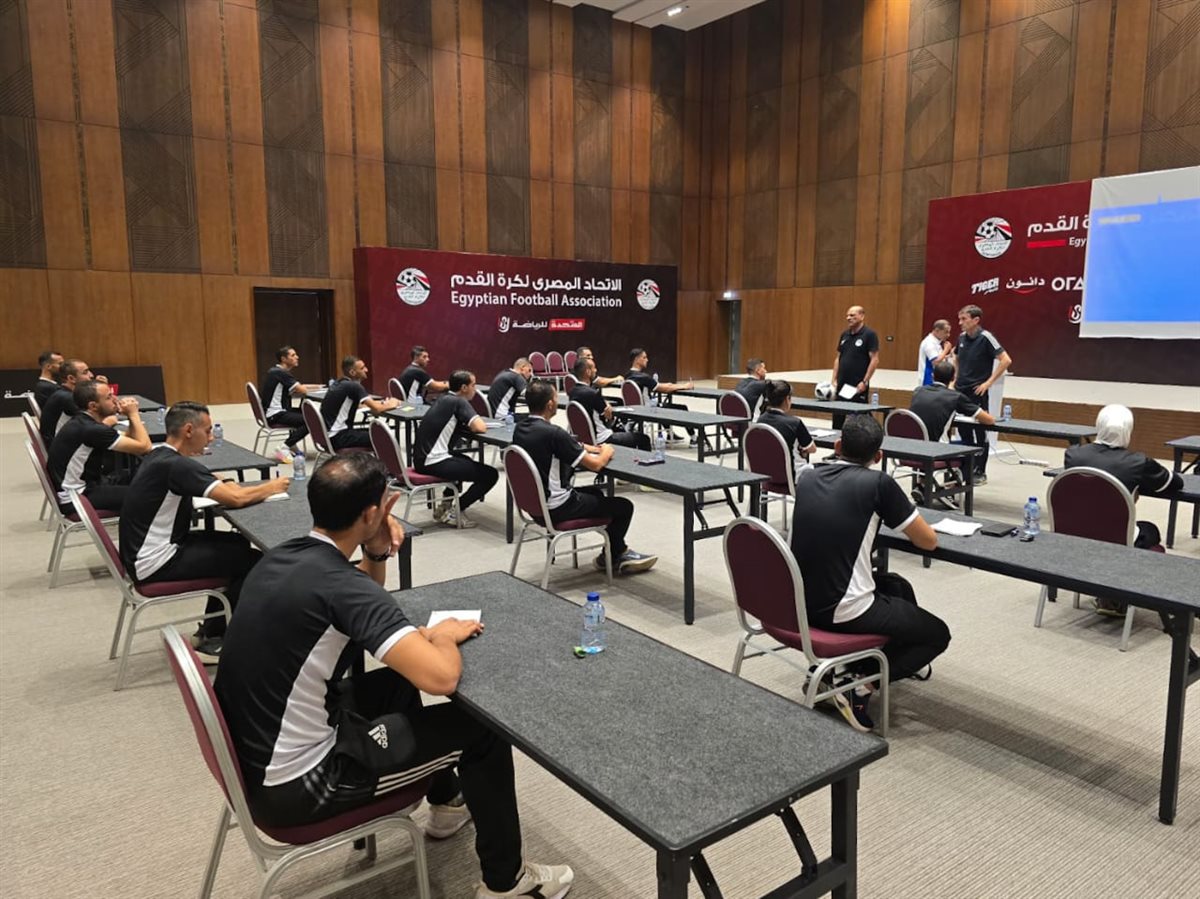 أوسكار يشارك في معسكر رخص الـ VAR  (2)