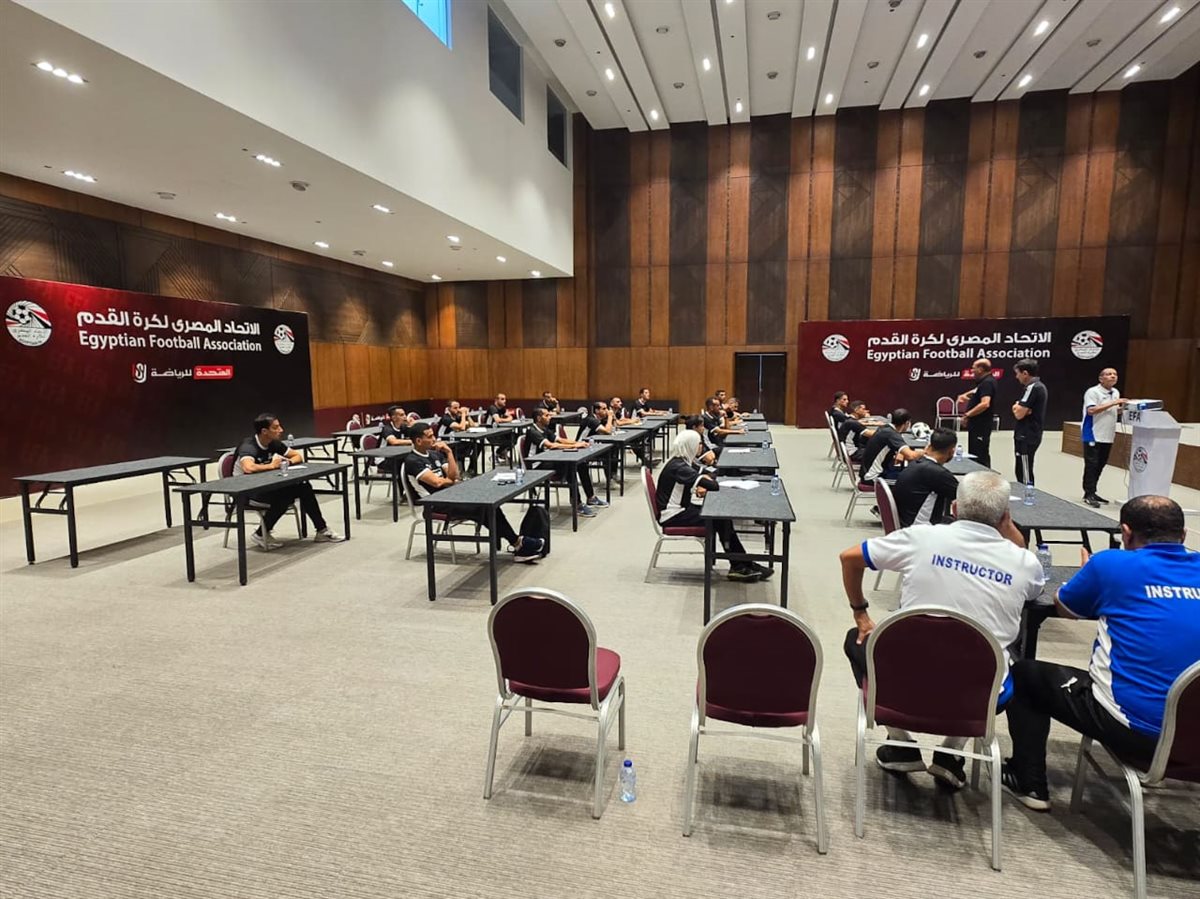 أوسكار يشارك في معسكر رخص الـ VAR  (3)