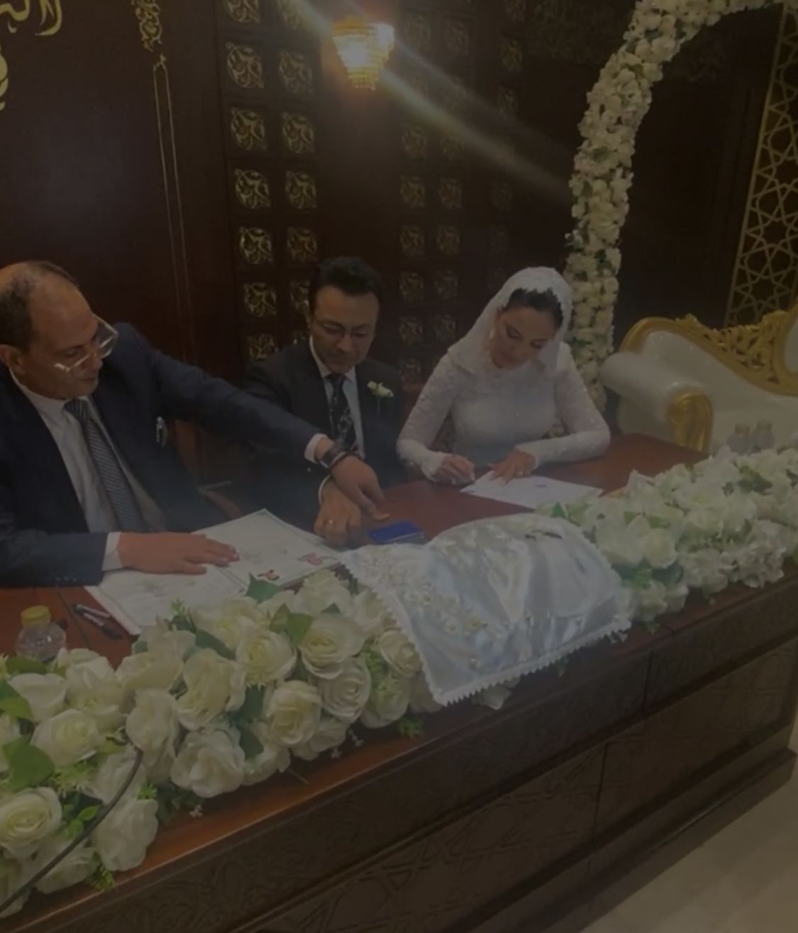 الصور الأولى من عقد قران الإعلامي محمد سعيد محفوظ على الدكتورة مها فتحي