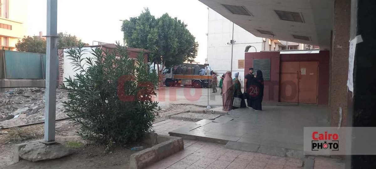 لحظة خروج جثمان والد أطفال دلجا من مستشفى أسيوط الجامعي 