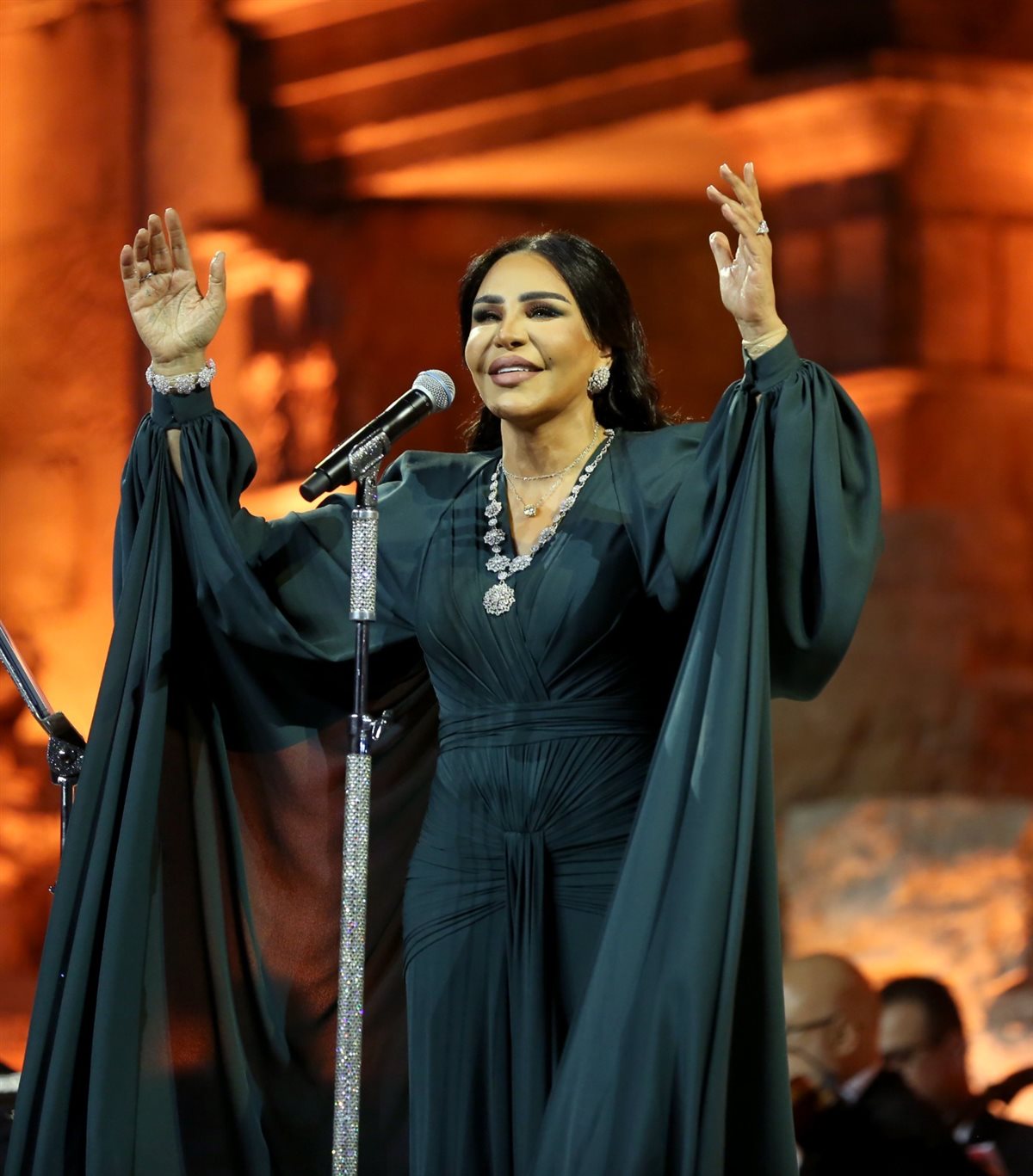 أحلام تتألق في حفلها بمهرجان جرش بالأردن