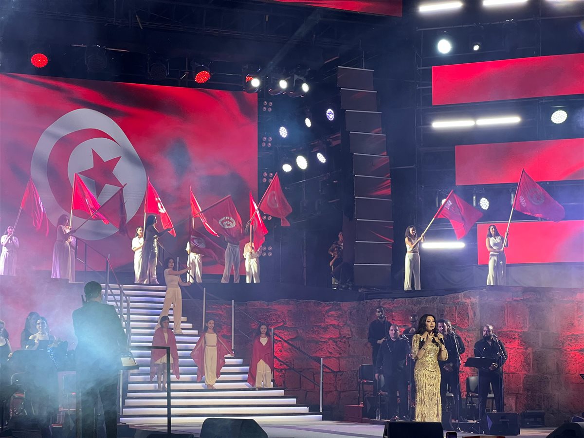 لطيفة تتألق في حفلها بقرطاج