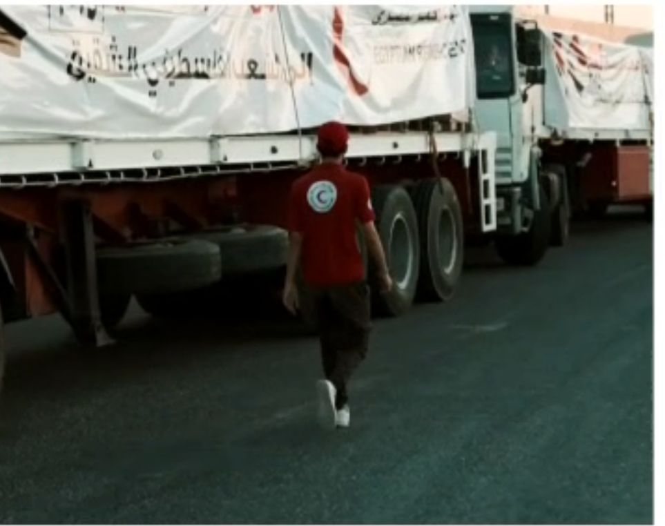 الهلال الأحمر المصري يطلق قافلة مساعدات انسانية إلى غزة