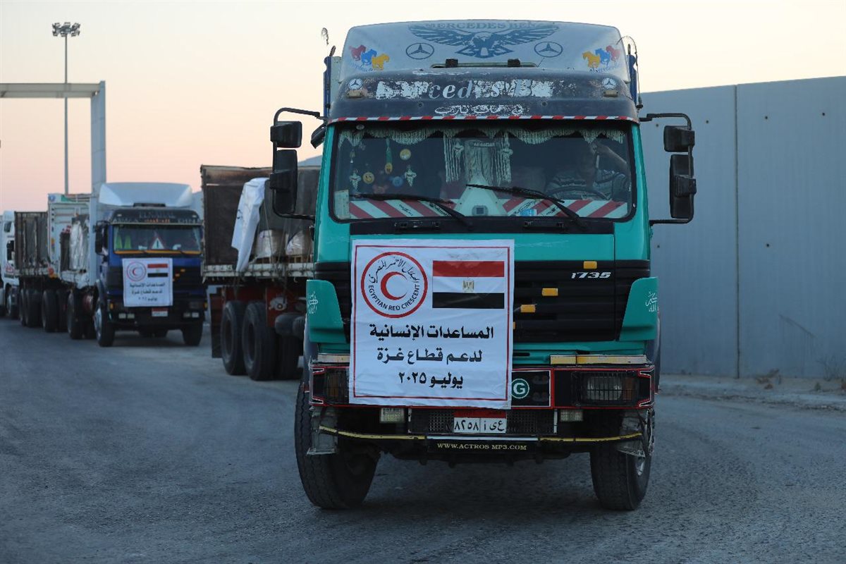 الهلال الأحمر المصري يرسل المساعدات الانسانية إلى قطاع غزة