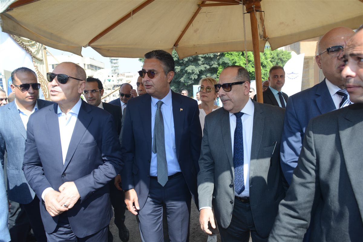 وزير التموين ومحافظ القاهرة يفتتحان سوق «اليوم الواحد» بالجمالية