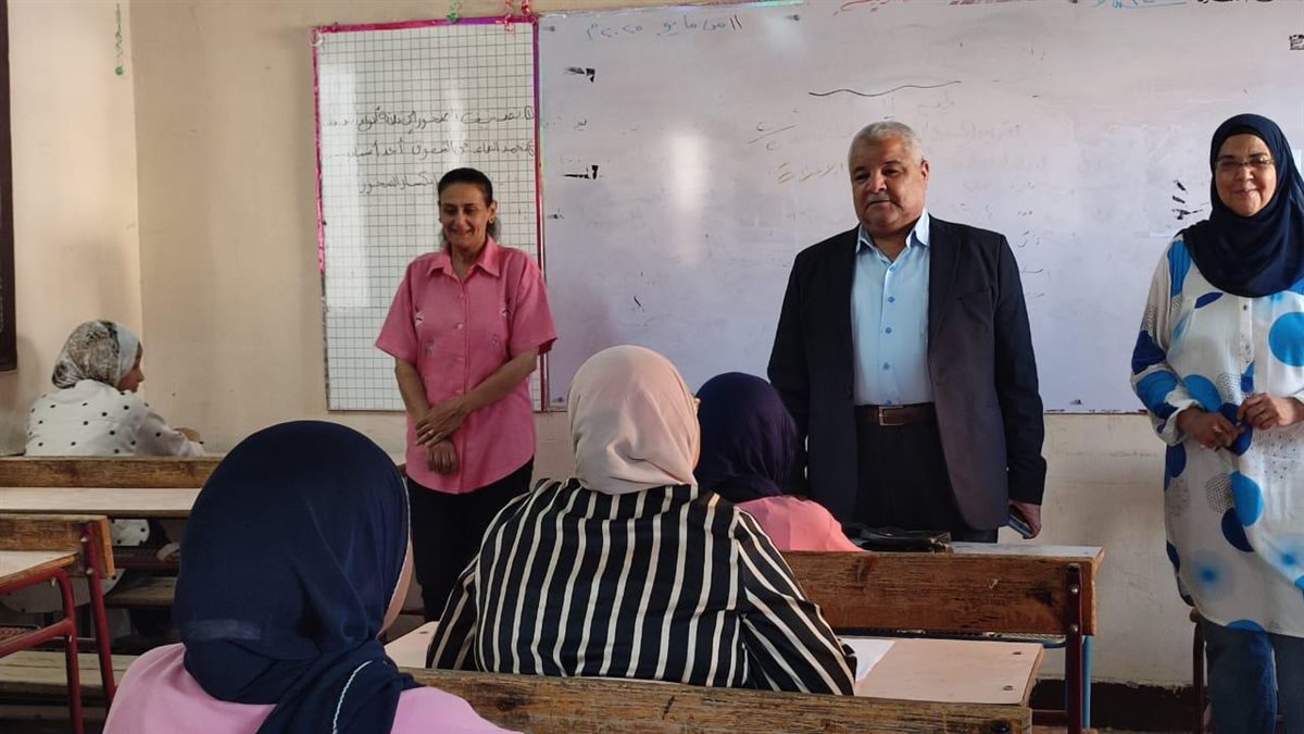 وكيل تعليم الأقصر يتفقد امتحانات الدور الثاني