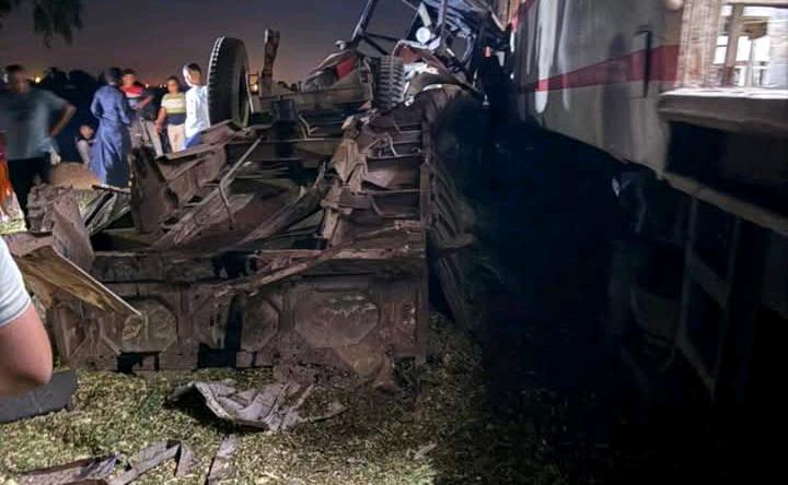 اصطدام قطار بخط المناشي بجرار زراعي بالبحيرة