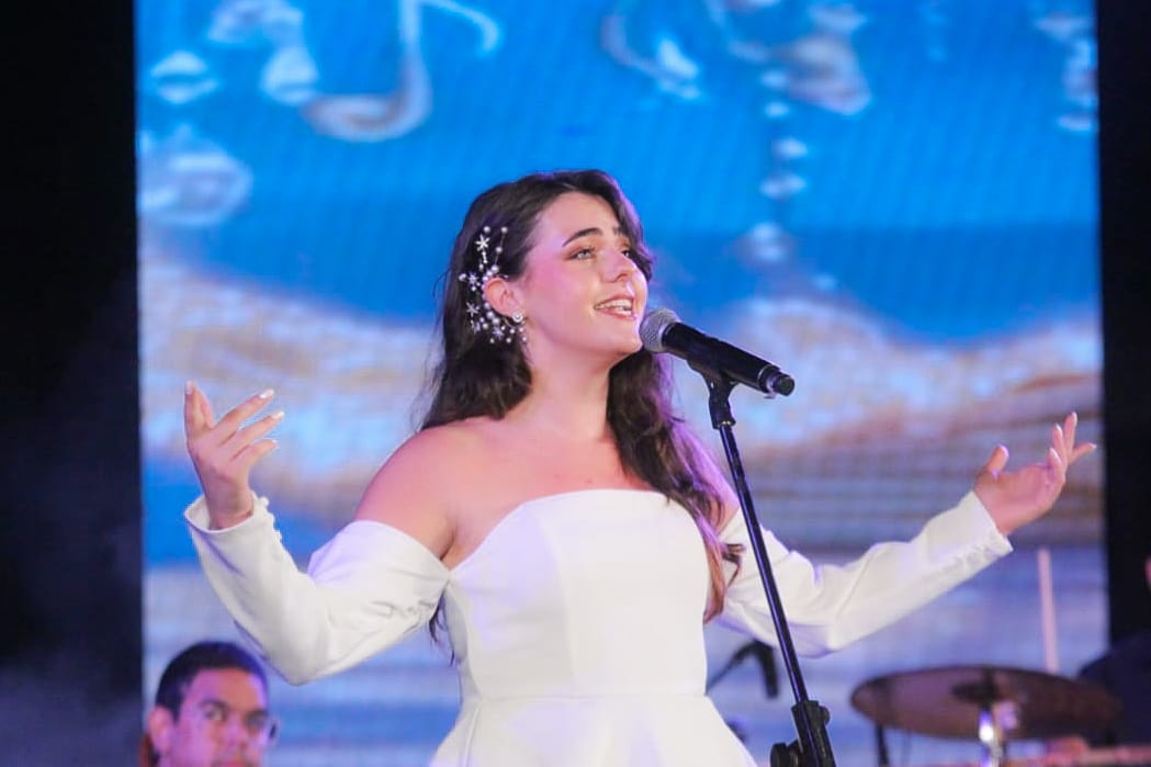 إيهاب توفيق يتألق بدويتو عامل عاملة مع كنزي تركي فى إفتتاح المهرجان الصيفي للأوبرا 