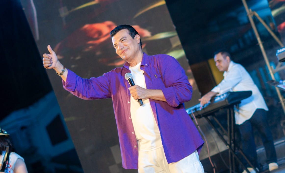 إيهاب توفيق يتألق بدويتو عامل عاملة مع كنزي تركي فى إفتتاح المهرجان الصيفي للأوبرا 