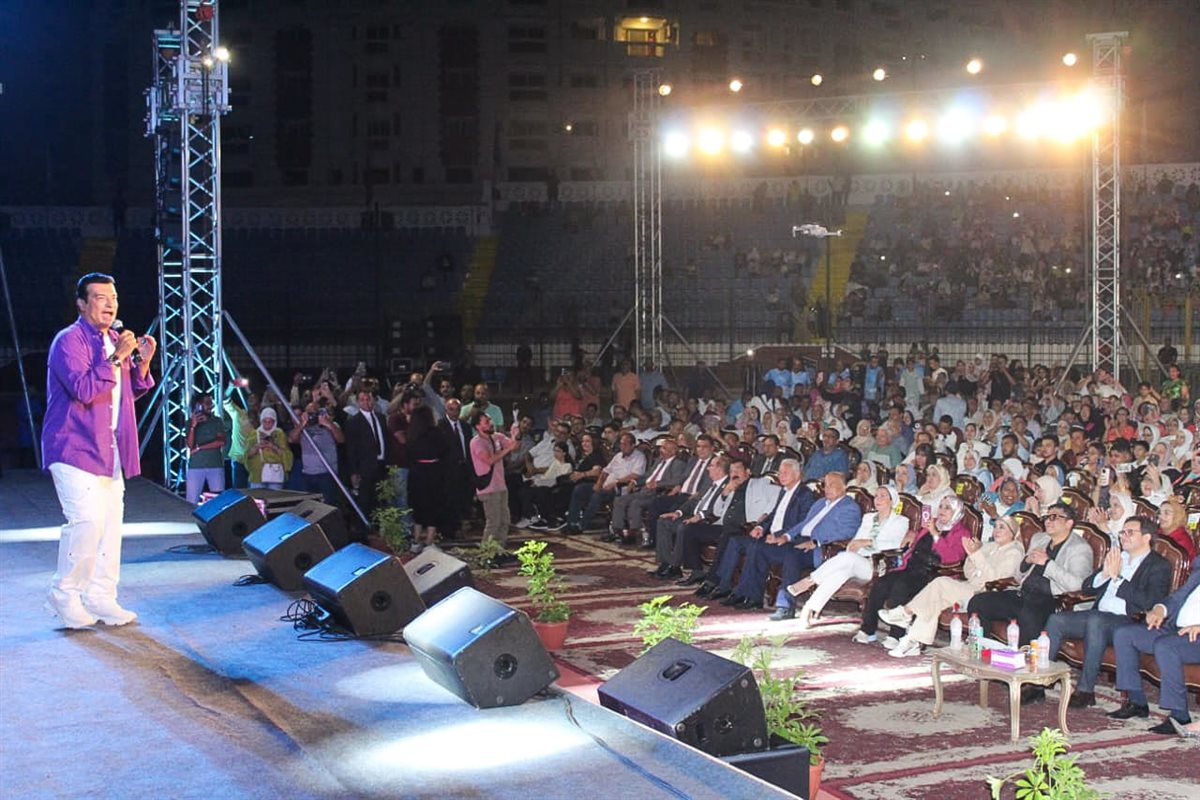 إيهاب توفيق يتألق بدويتو عامل عاملة مع كنزي تركي فى إفتتاح المهرجان الصيفي للأوبرا 