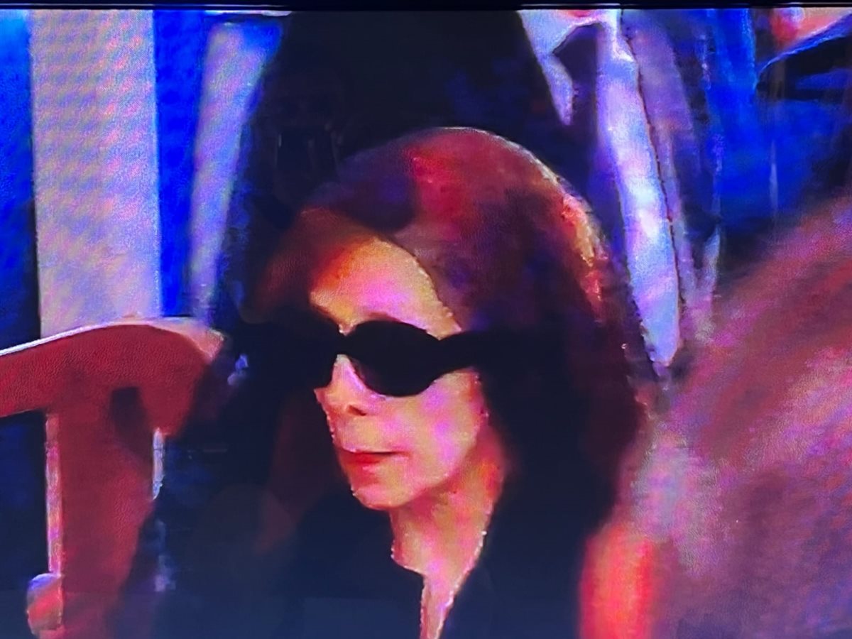 ظهور مؤثر وصدمة لـ فيروز لحظة وداع نجلها زياد الرحباني